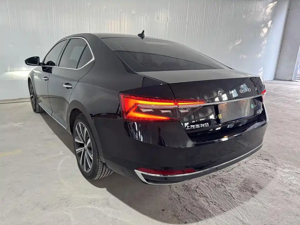 Skoda Superb — фото 6