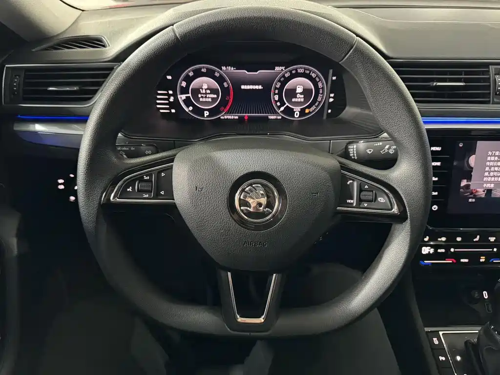 Skoda Superb — фото 9