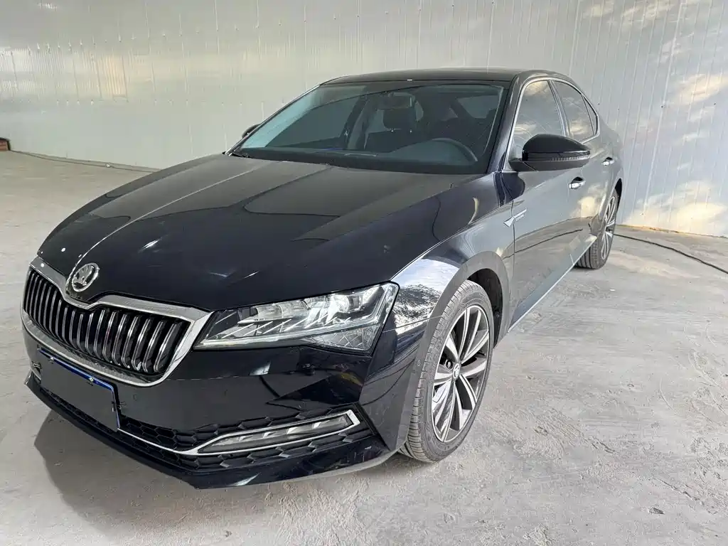 Skoda Superb — фото 1