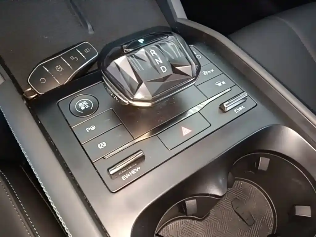 BYD Qin L — фото 14