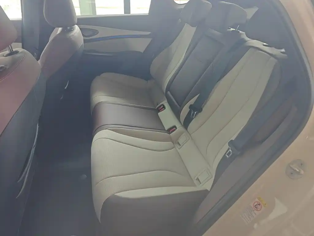 BYD Seal 07 DM-i — фото 13