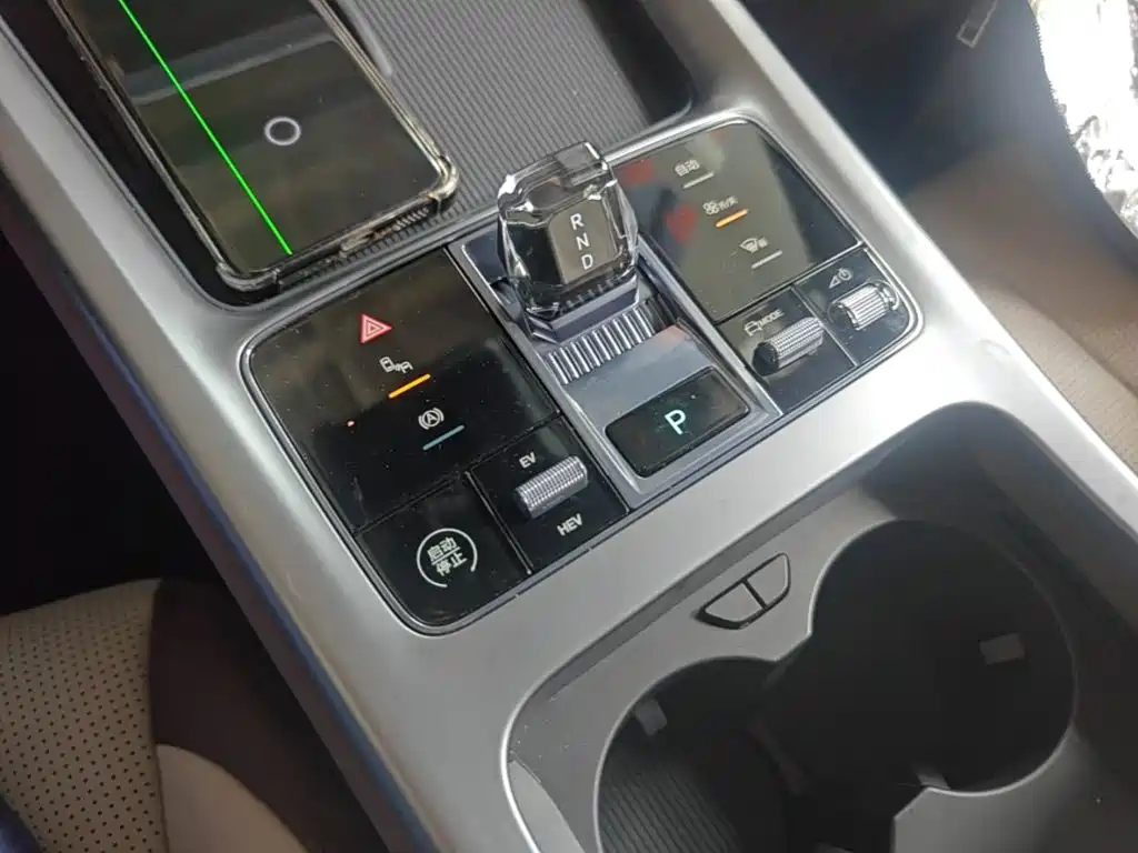 BYD Seal 07 DM-i — фото 10