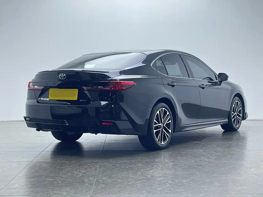 Toyota Camry — фото 3