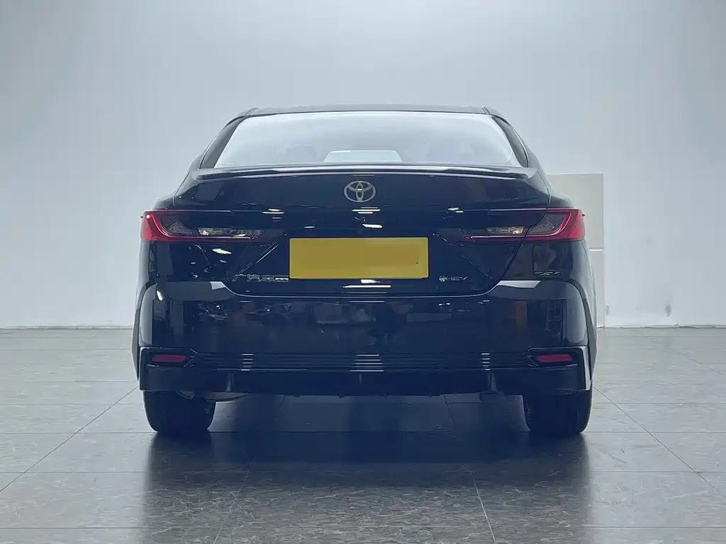 Toyota Camry — фото 4