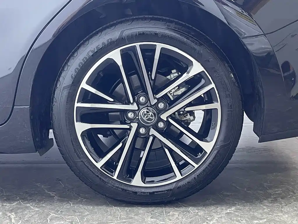 Toyota Camry — фото 8