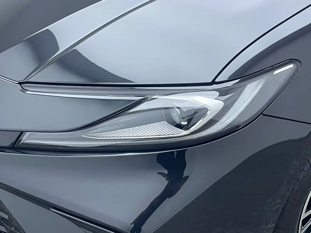 Toyota Camry — фото 9