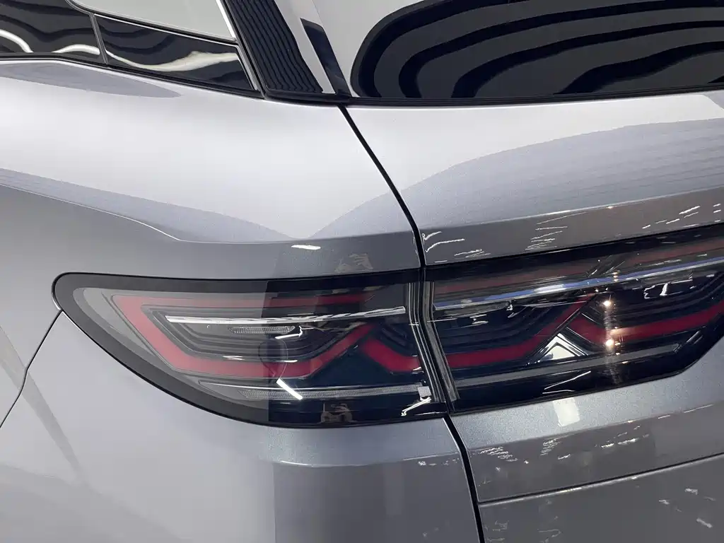 BYD L DM-i — фото 20