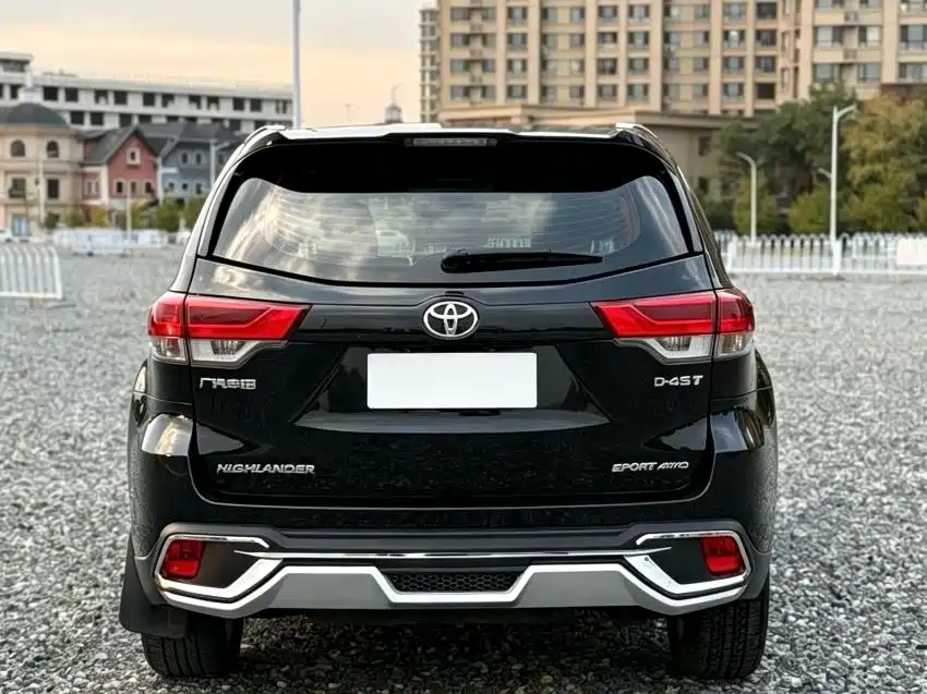 Toyota Highlander — фото 4