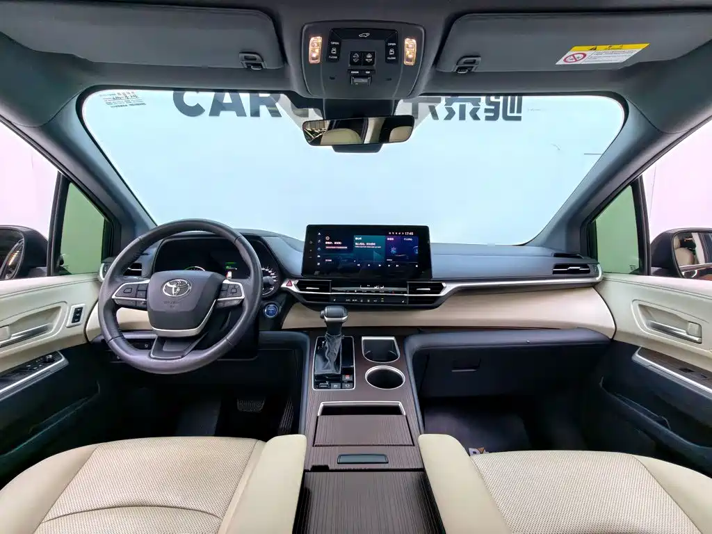 Toyota Granvia — фото 11