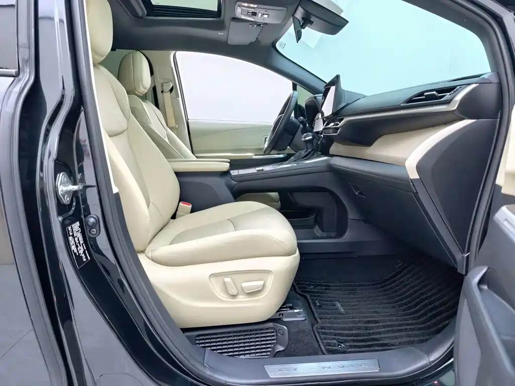 Toyota Granvia — фото 16
