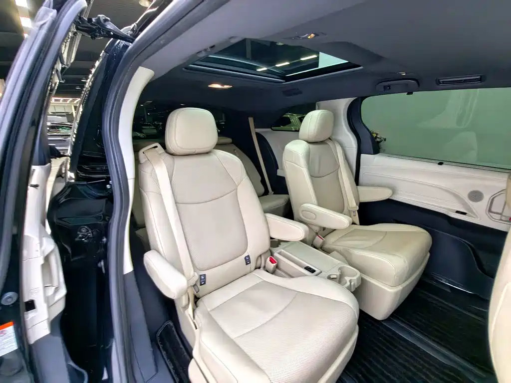 Toyota Granvia — фото 17