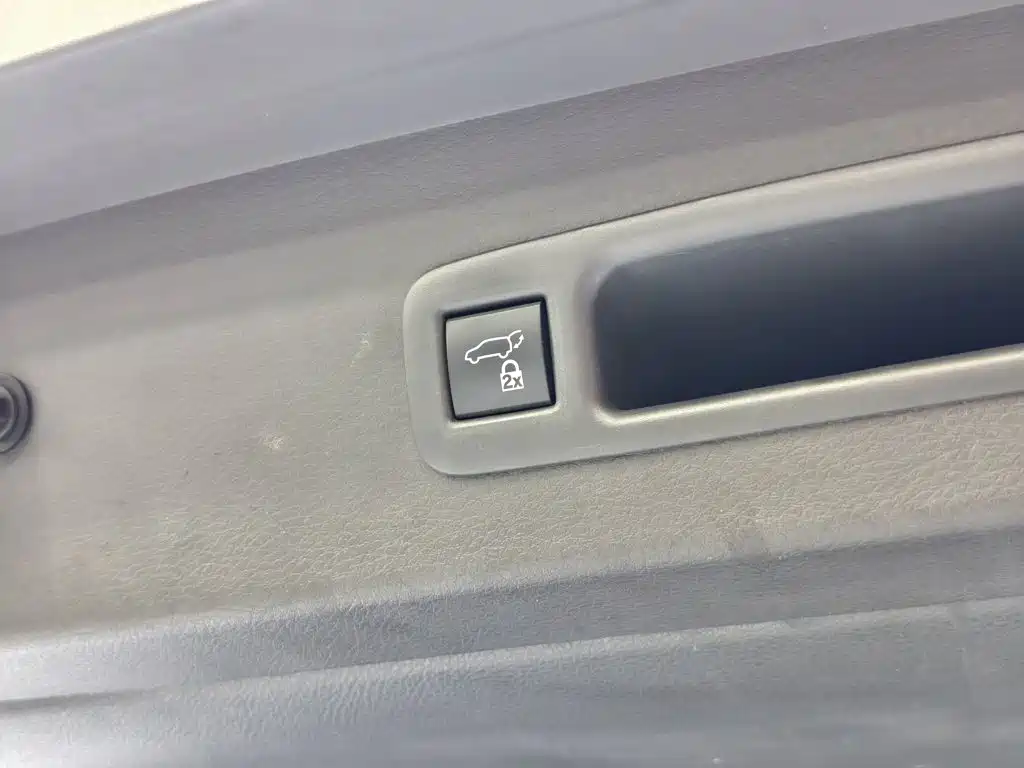 Toyota Granvia — фото 20