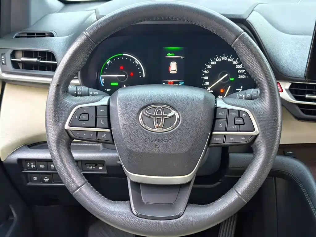 Toyota Granvia — фото 22