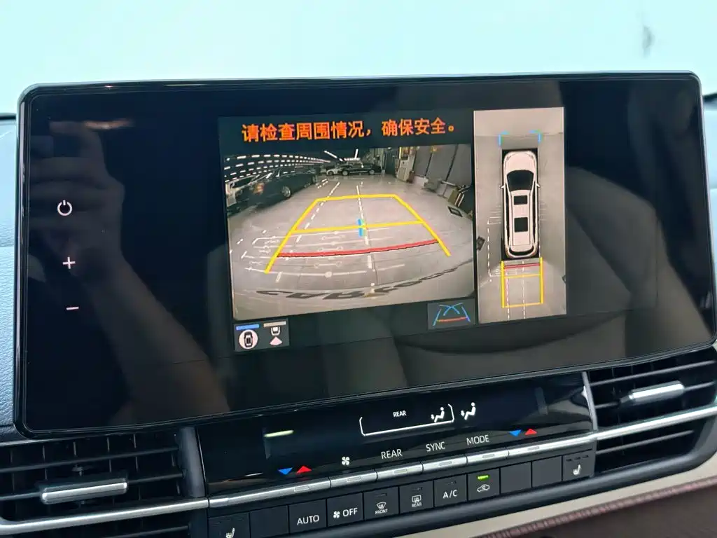 Toyota Granvia — фото 23