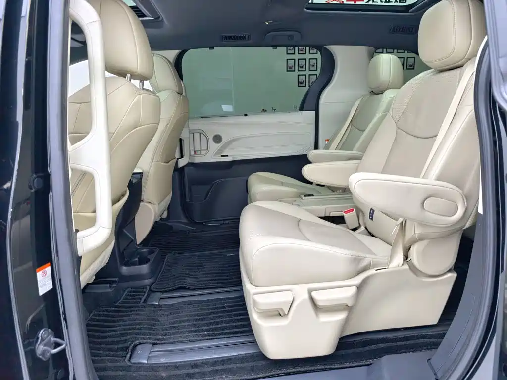 Toyota Granvia — фото 26