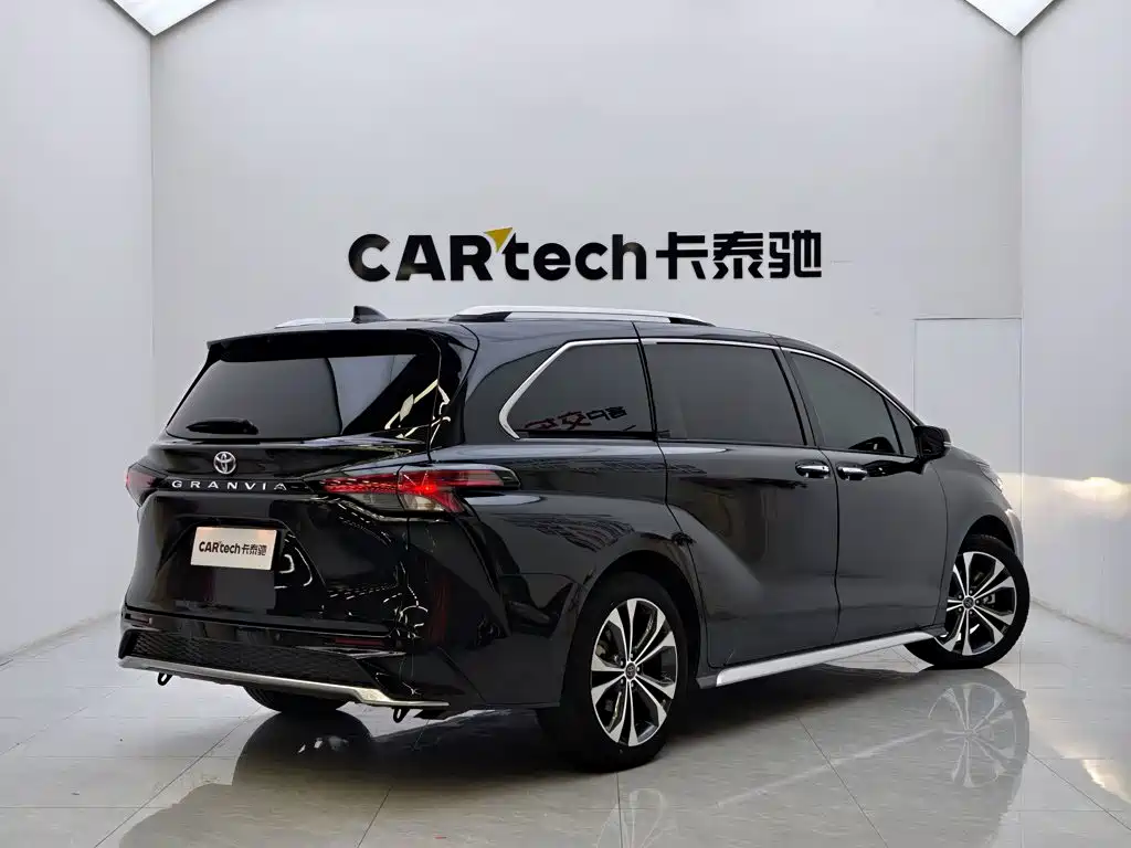 Toyota Granvia — фото 4