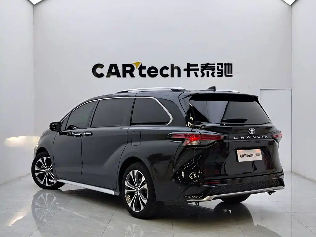 Toyota Granvia — фото 6