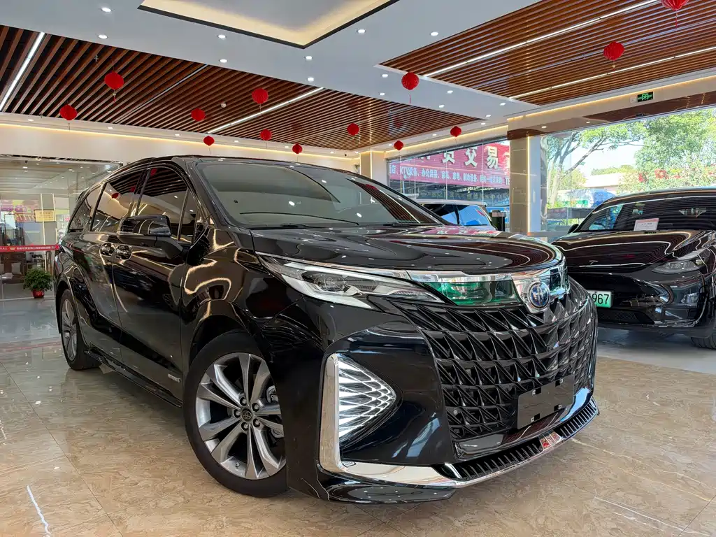 Toyota Sienna — фото 3