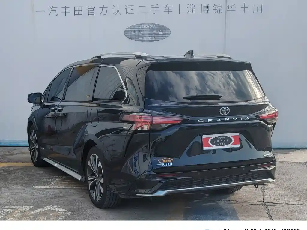 Toyota Granvia — фото 3