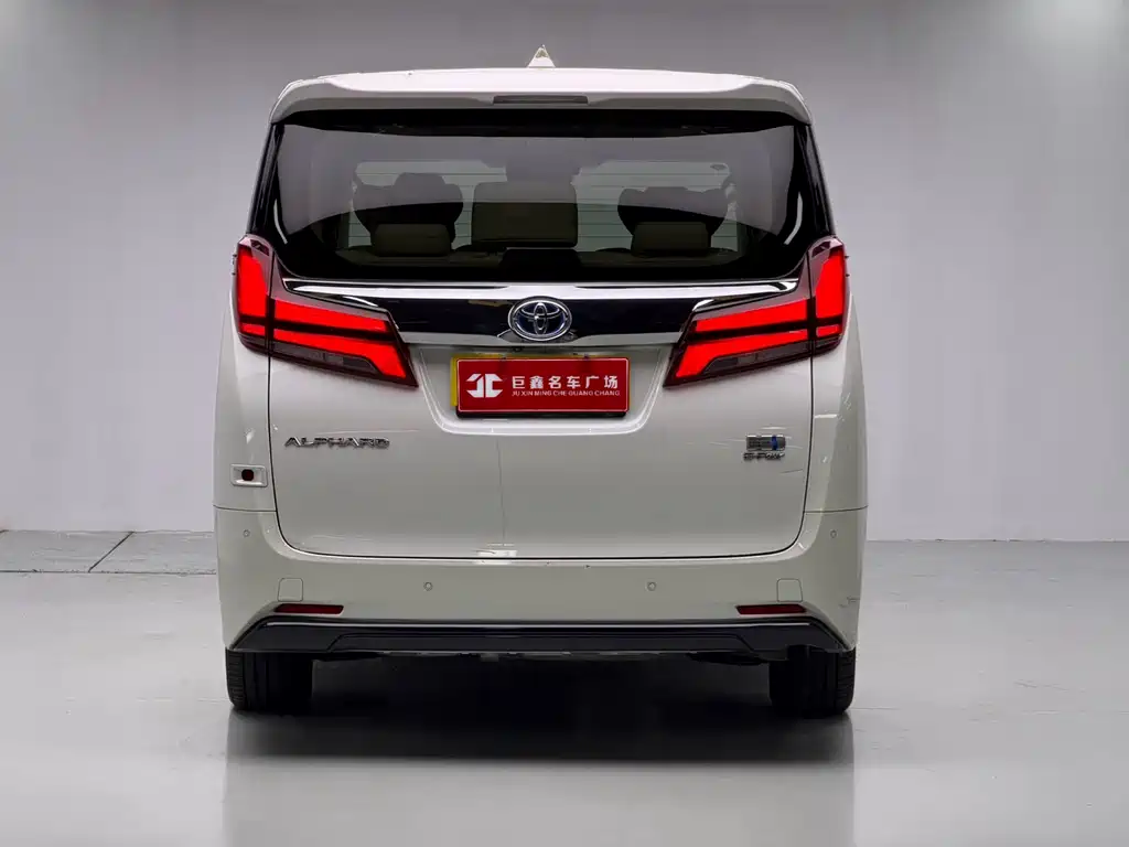 Toyota Alphard — фото 5