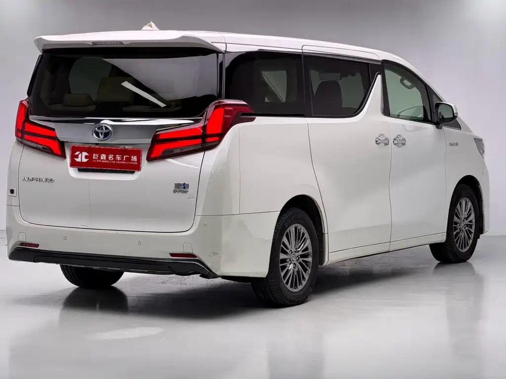 Toyota Alphard — фото 6