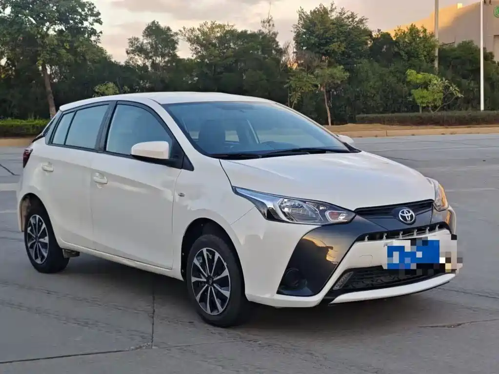 Toyota Yaris L — фото 3