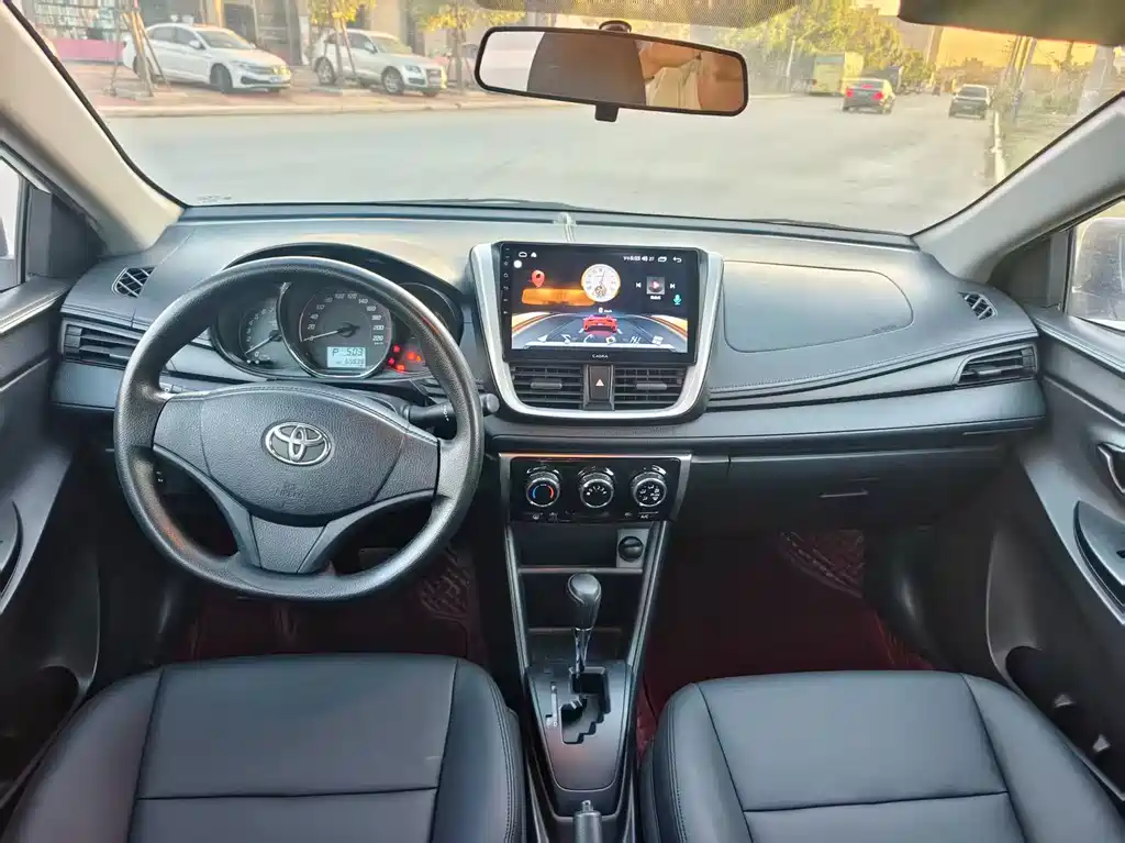 Toyota Yaris L — фото 6