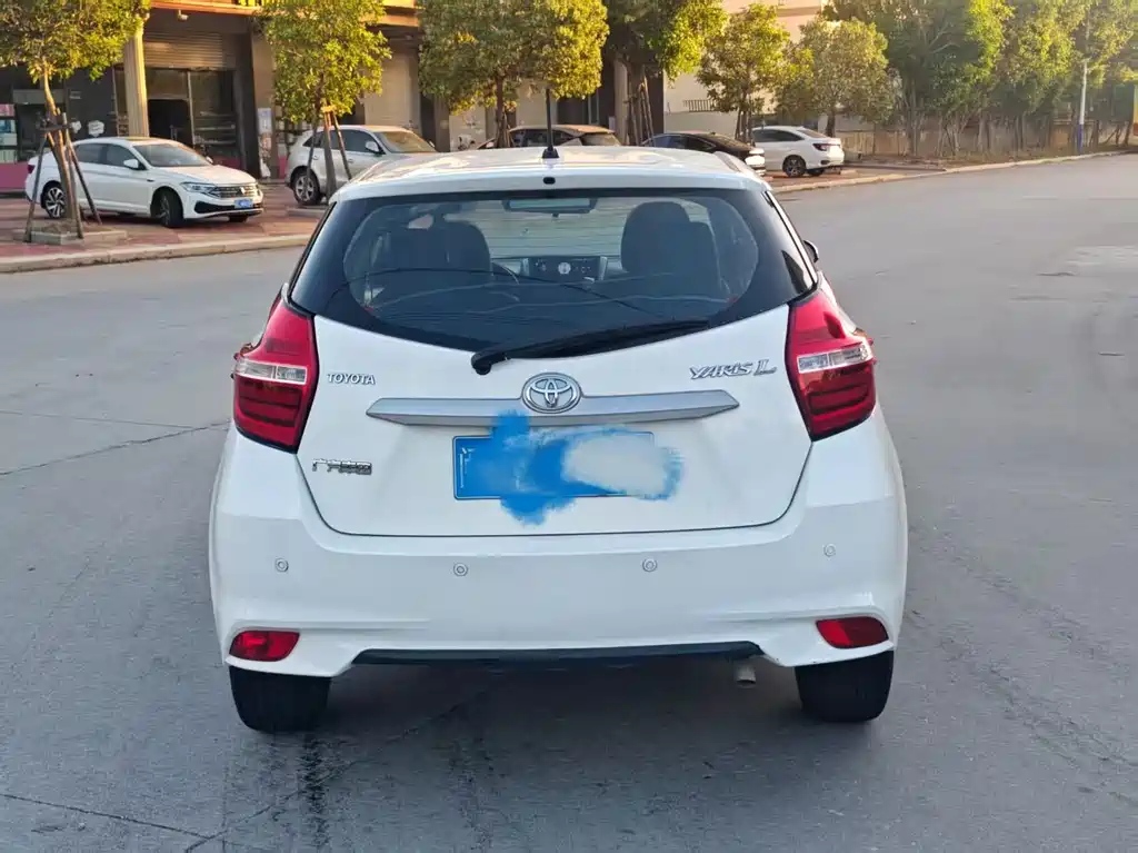 Toyota Yaris L — фото 8