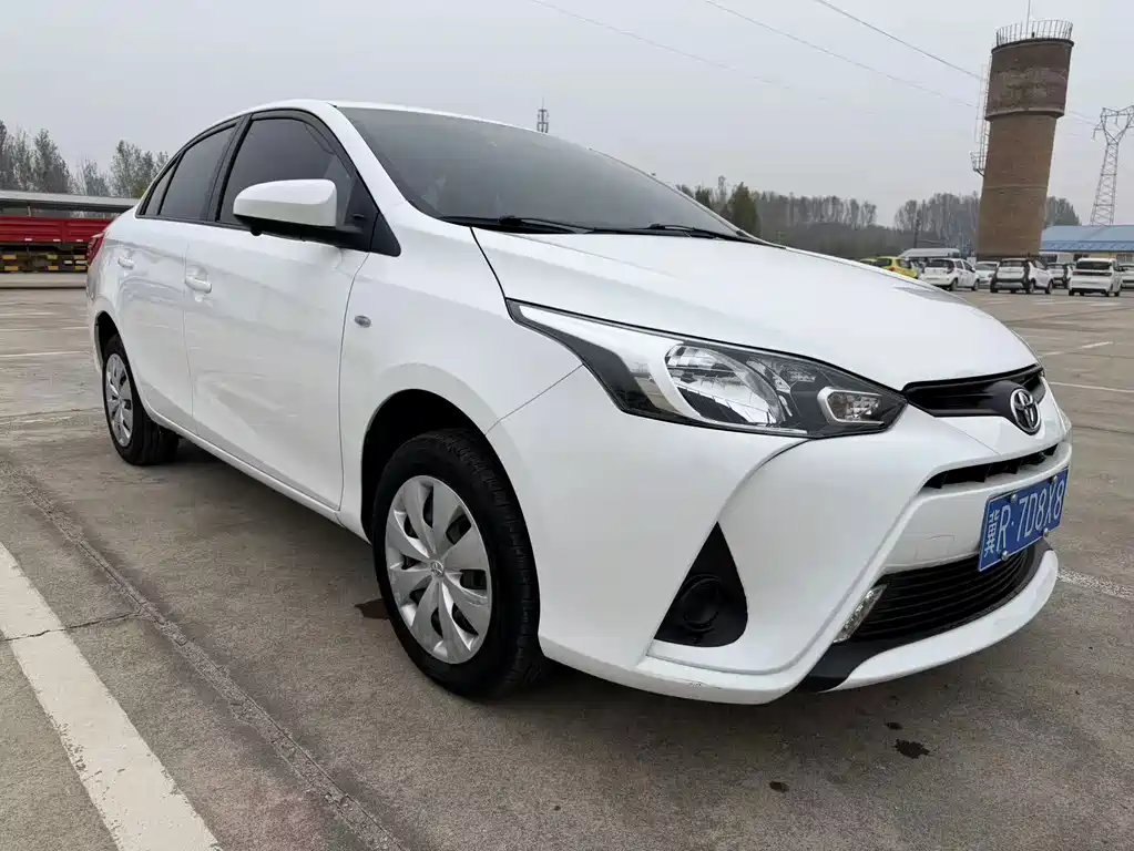 Toyota Yaris L — фото 3