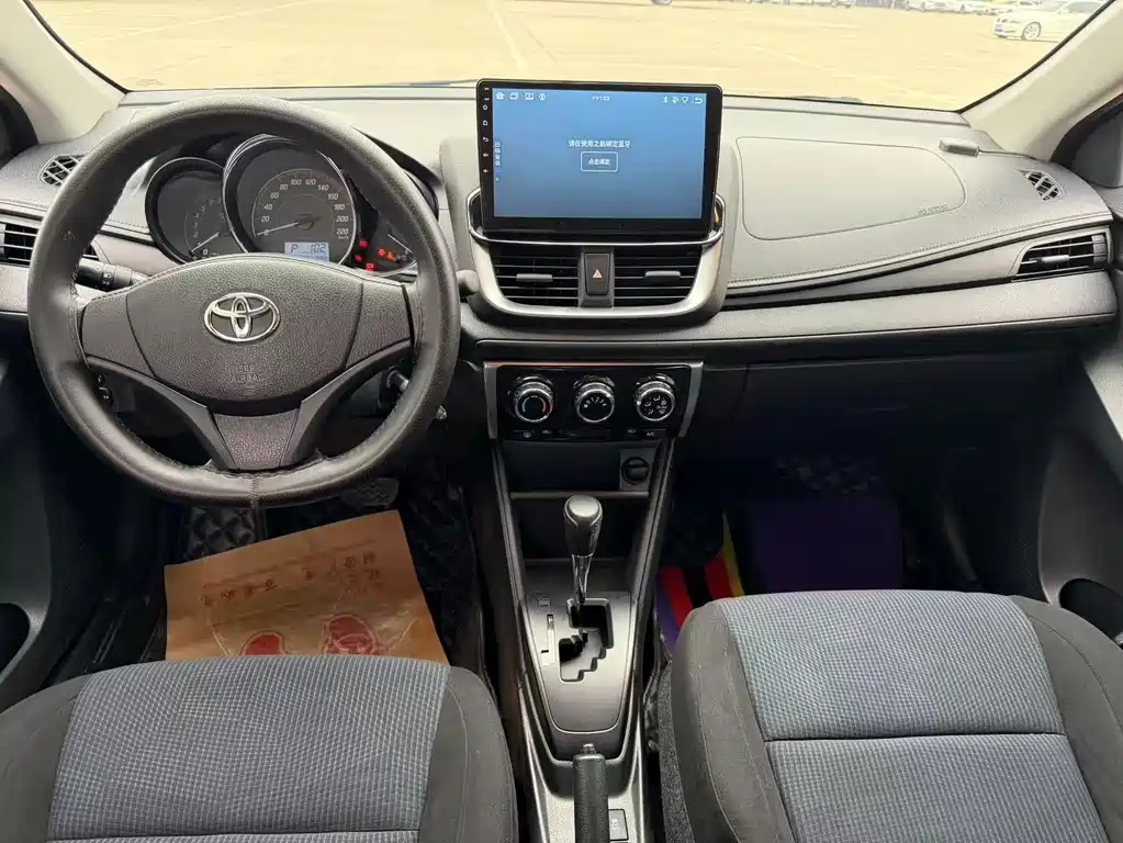 Toyota Yaris L — фото 8
