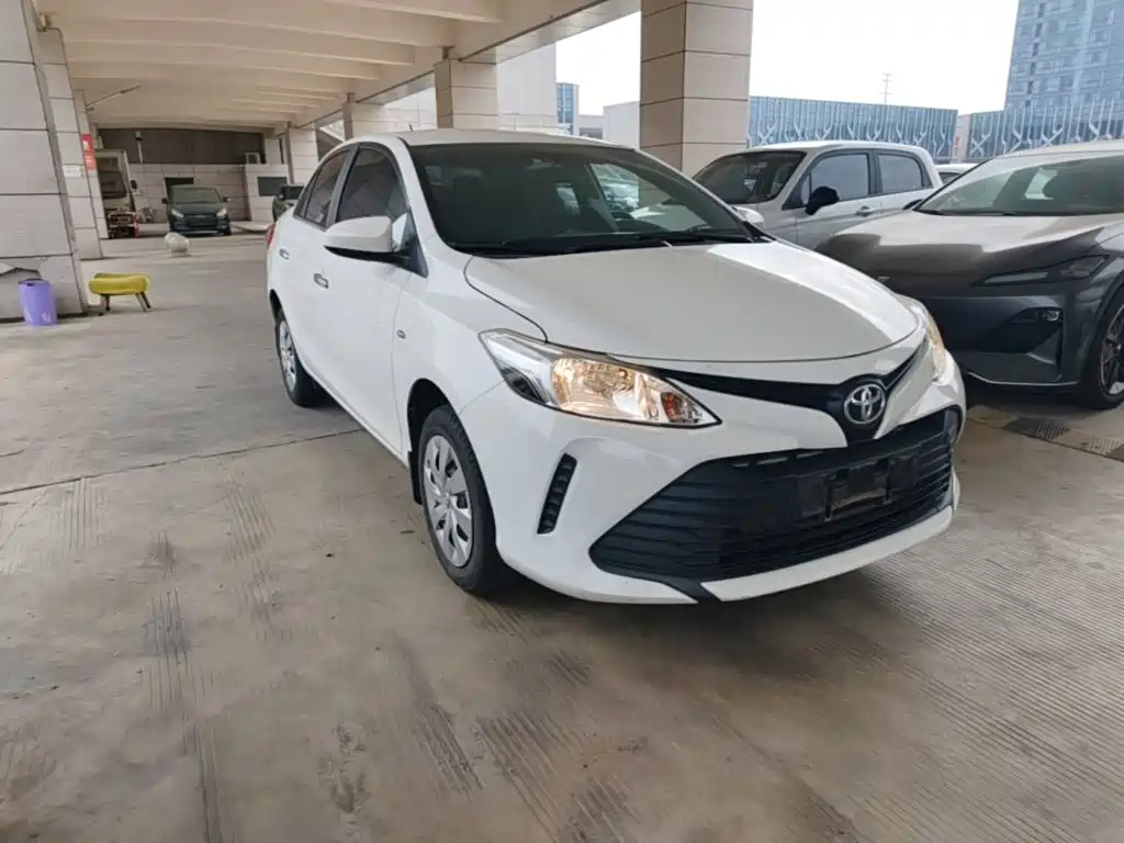 Toyota Vios — фото 3