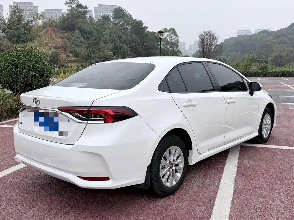Toyota Corolla — фото 3
