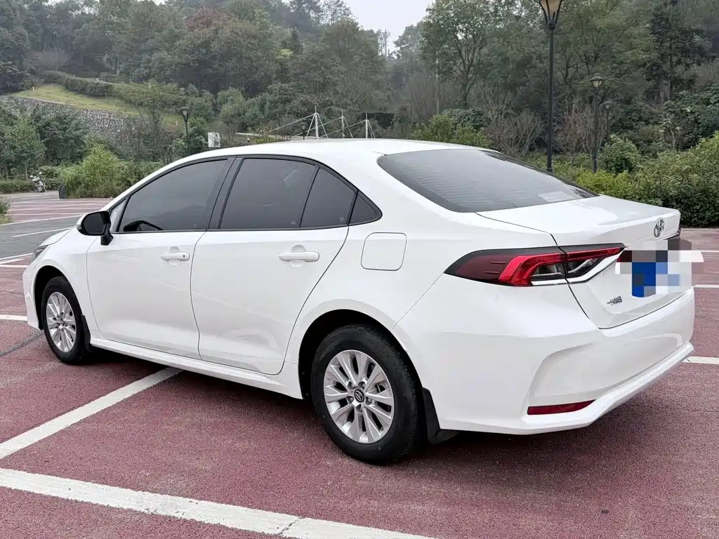 Toyota Corolla — фото 4