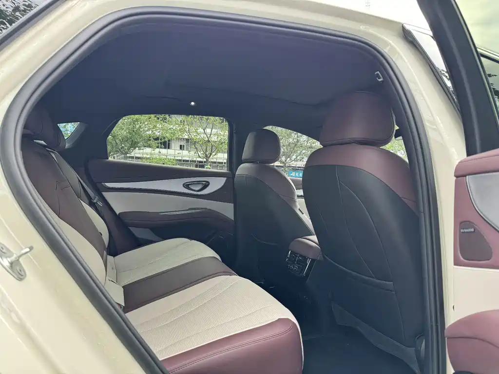 BYD Seal 07 DM-i — фото 10