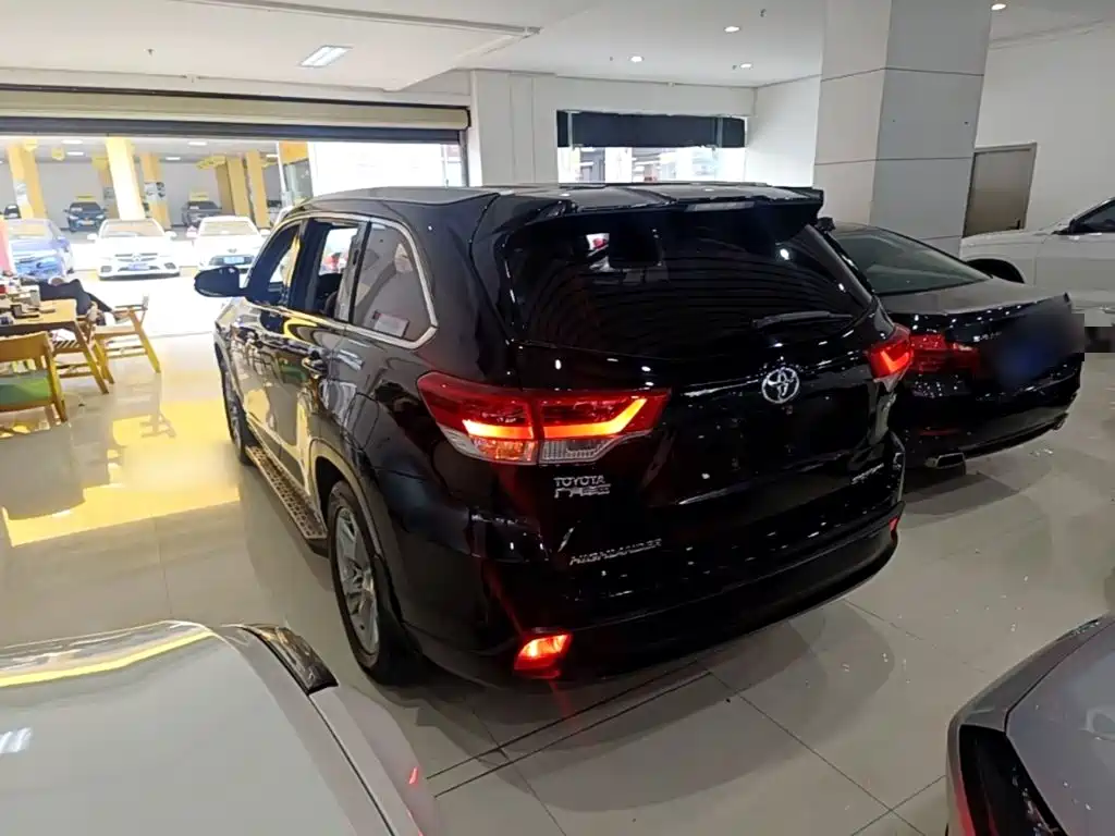 Toyota Highlander — фото 4
