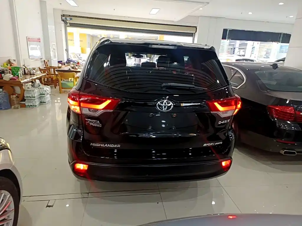 Toyota Highlander — фото 5