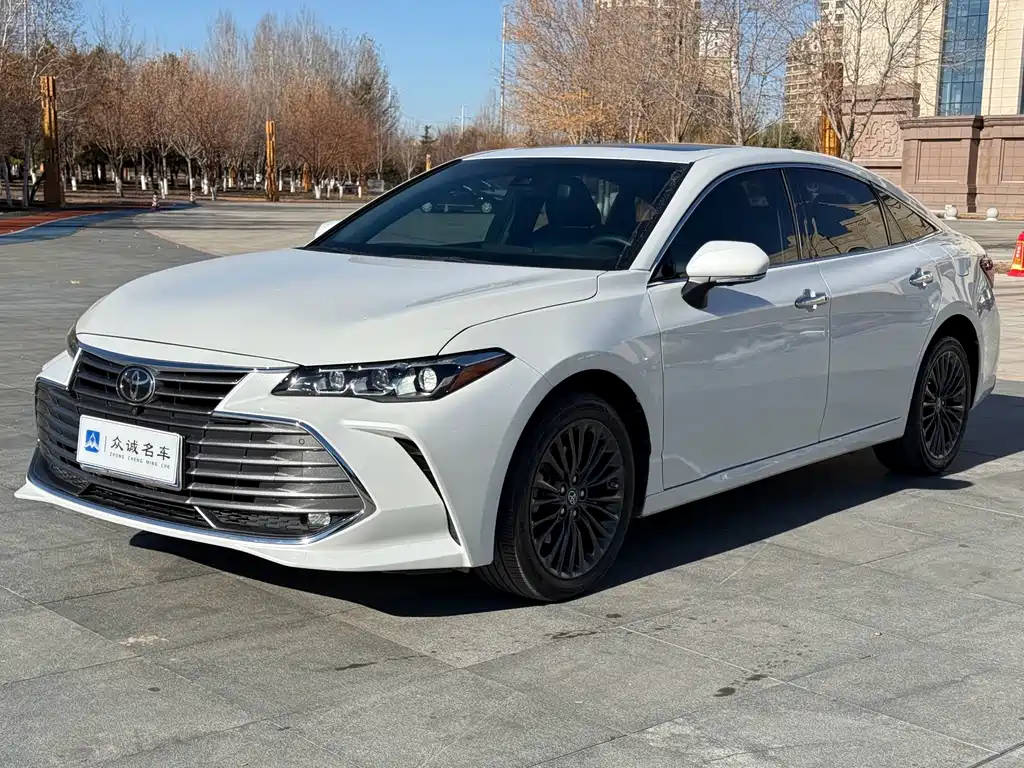 Toyota Avalon — фото 1