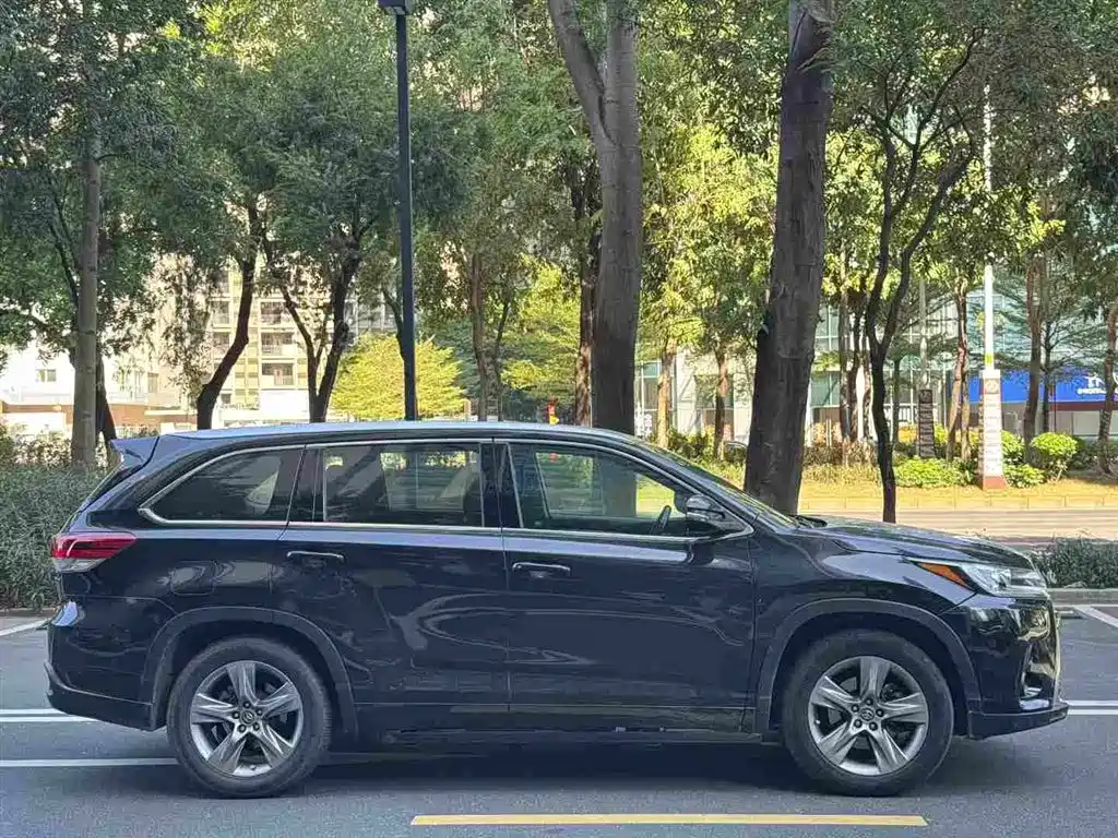 Toyota Highlander — фото 4