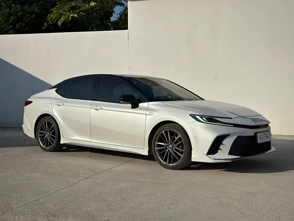 Toyota Camry — фото 3