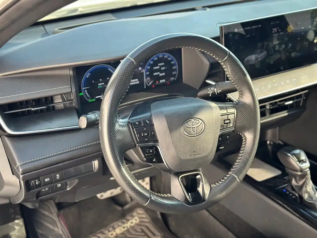 Toyota Camry — фото 6