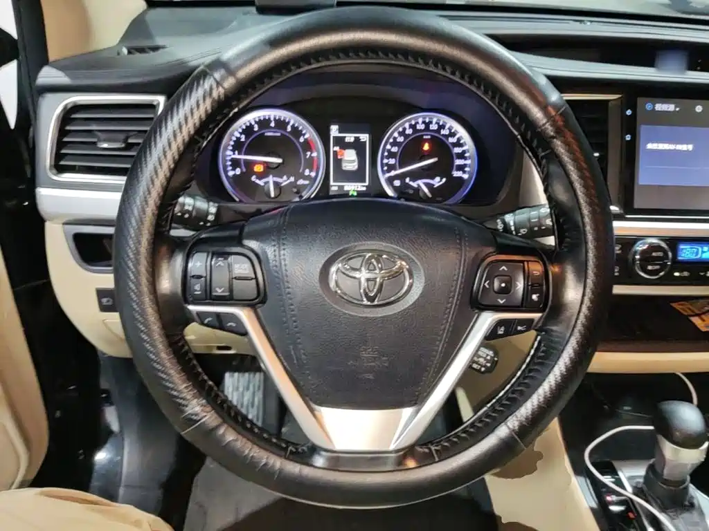 Toyota Highlander — фото 10