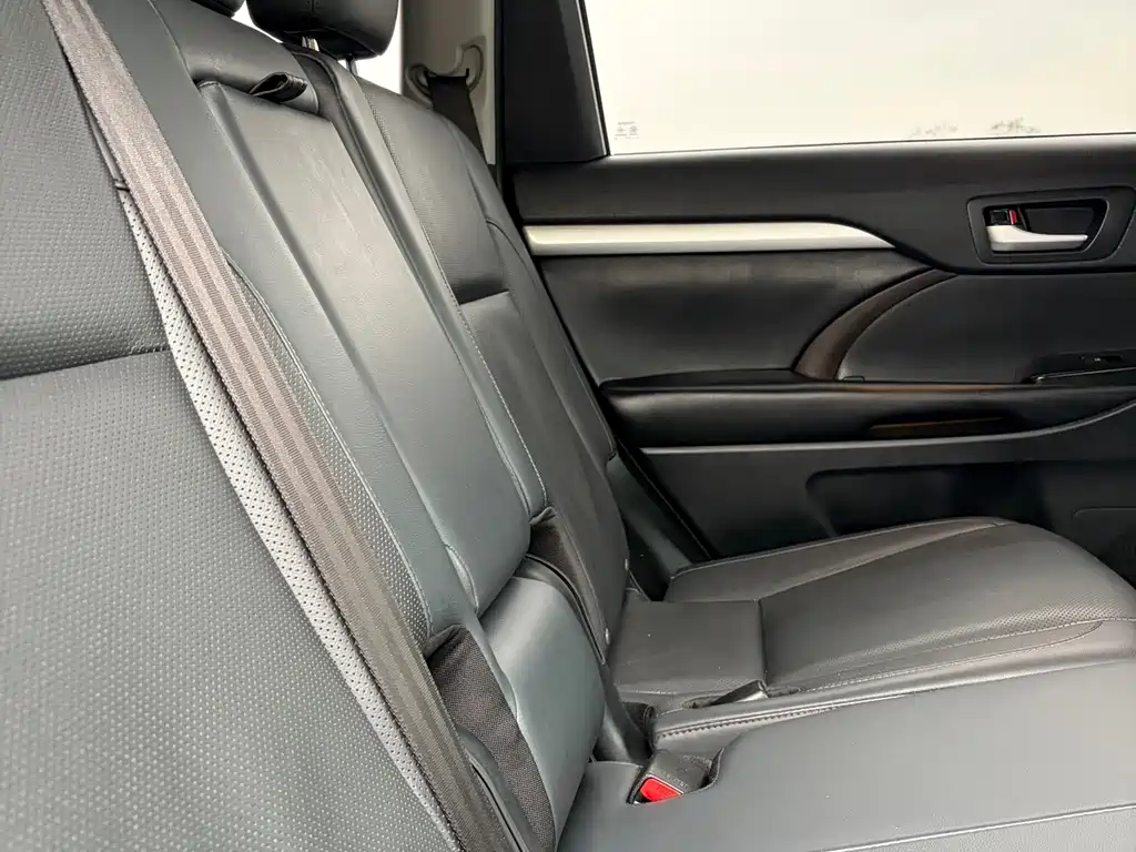 Toyota Highlander — фото 18