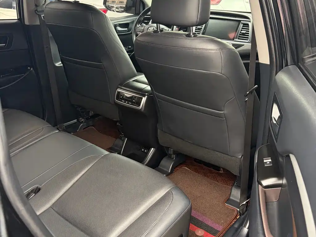 Toyota Highlander — фото 19