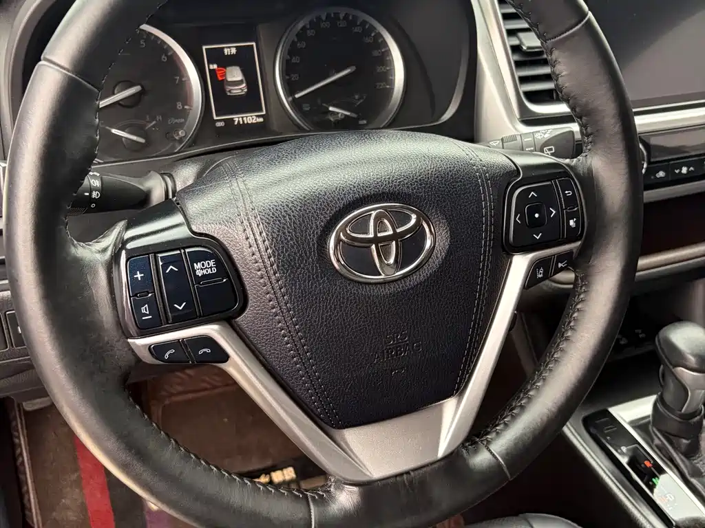 Toyota Highlander — фото 27