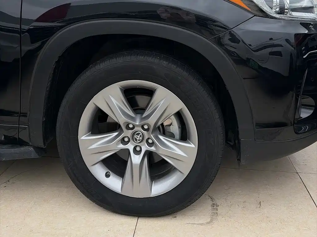 Toyota Highlander — фото 4