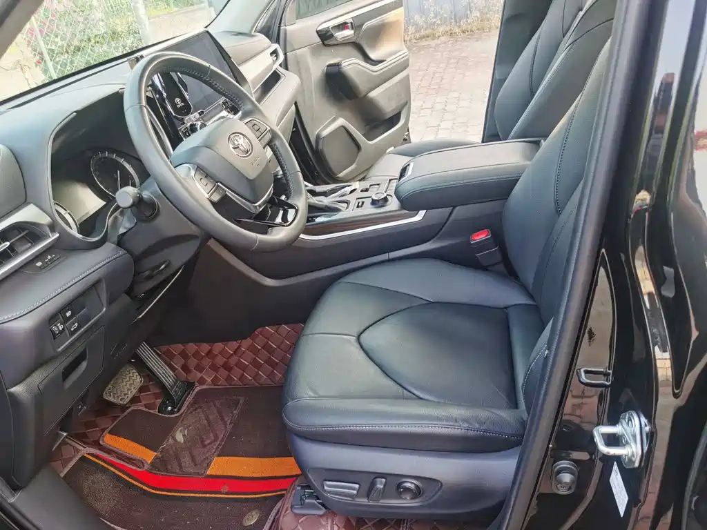 Toyota Highlander — фото 10
