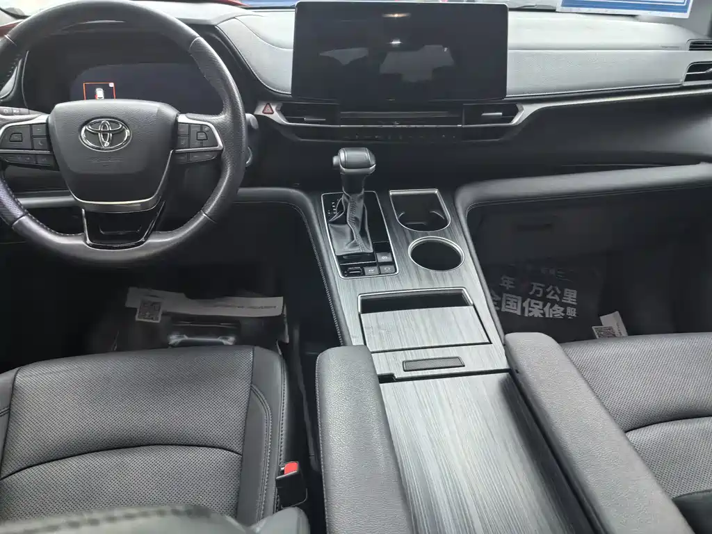 Toyota Sienna — фото 8