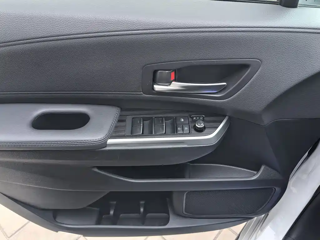 Toyota Sienna — фото 10