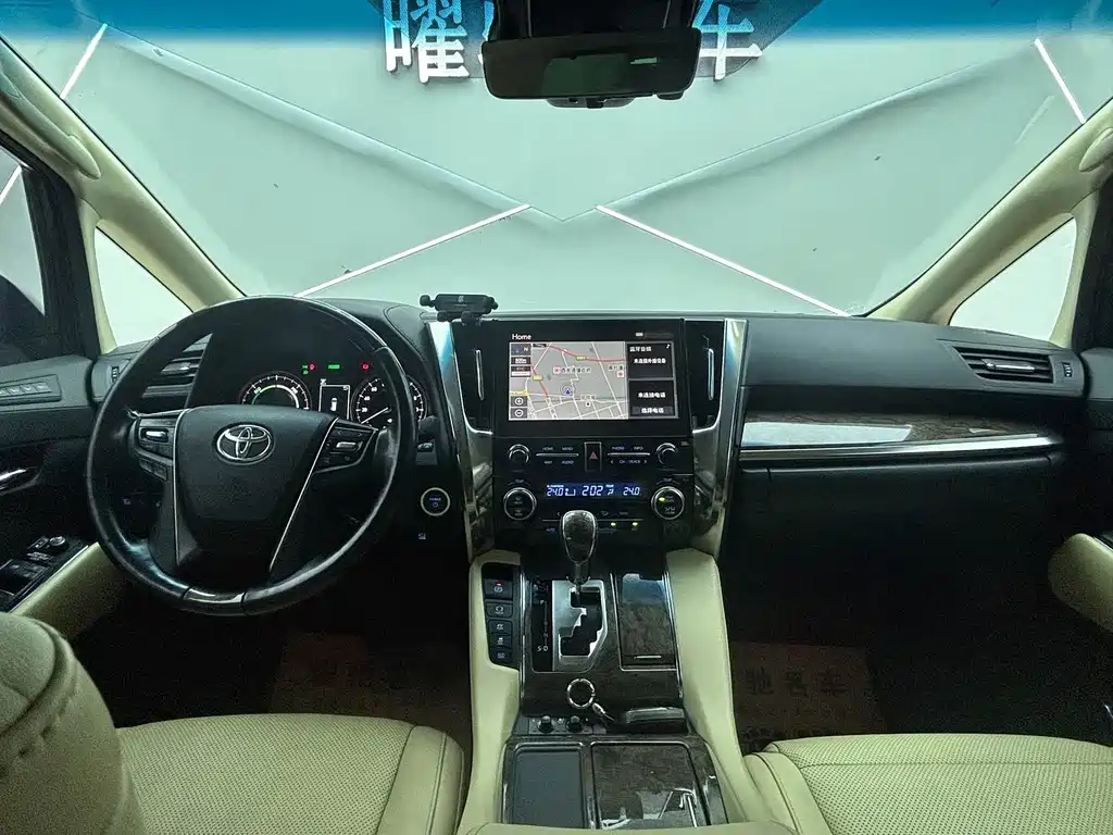 Toyota Vellfire — фото 9