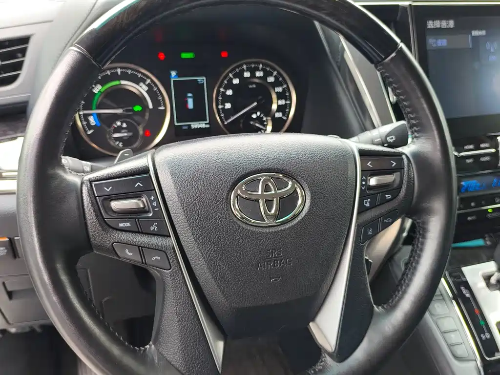 Toyota Vellfire — фото 9